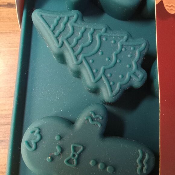 So Yummy Bella 2pc Chocolate Mold Set Gingerbread Man Pine Trees Penguin Stars - Picture 5 of 8